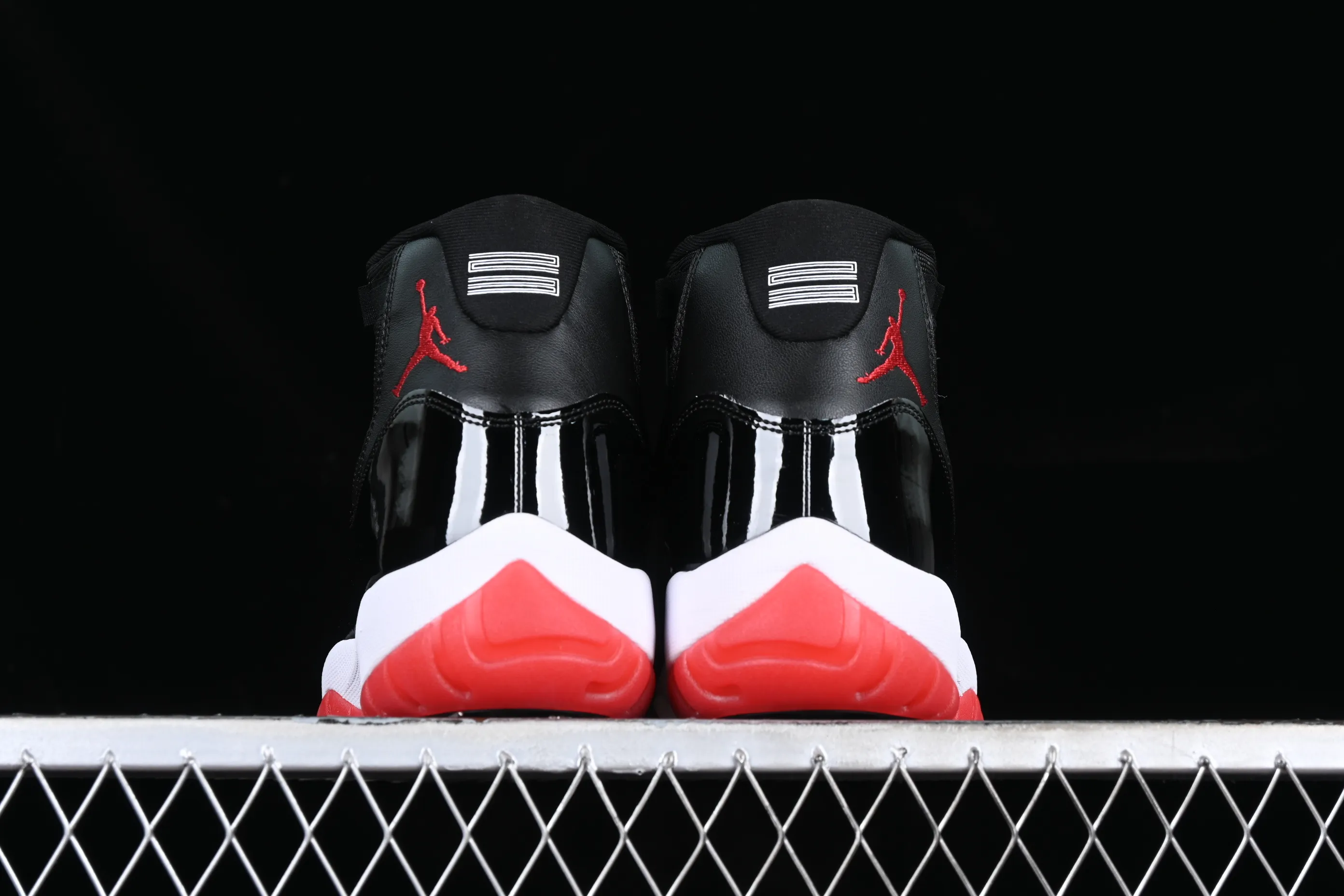 All categories Air Jordan Jordan series basketball shoes Air Jordan 11 OG version Air Jordan 11 "Bred" AJ11 Joe 11 patent leather black and red first year replica high-top basketball shoes 378037-061